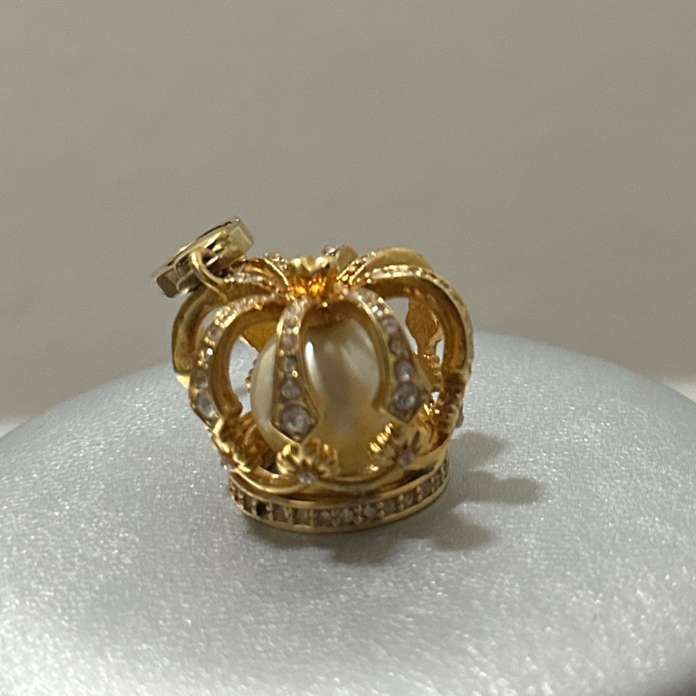 Elegant Gold Crown Pendant